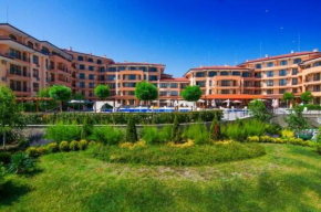 SUNNY Star Dreams CONDO w PRIME LOCATION, POOL, SEA VIEW